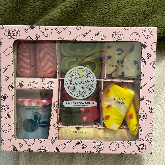 majesty Other - NWT Charcuterie board box of 7 Pair Of Women's Socks Size 4-10